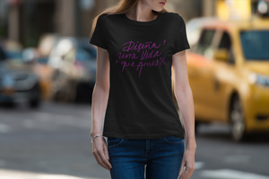 DISEÑA UNA VIDA QUE AMES - LOGO LILA - CAMISETA -