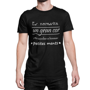 ES NECESSITA UN GRAN COR - MADRE - PADRE - PROFE - PROFESORA . PROFESOR - CAMISETA -